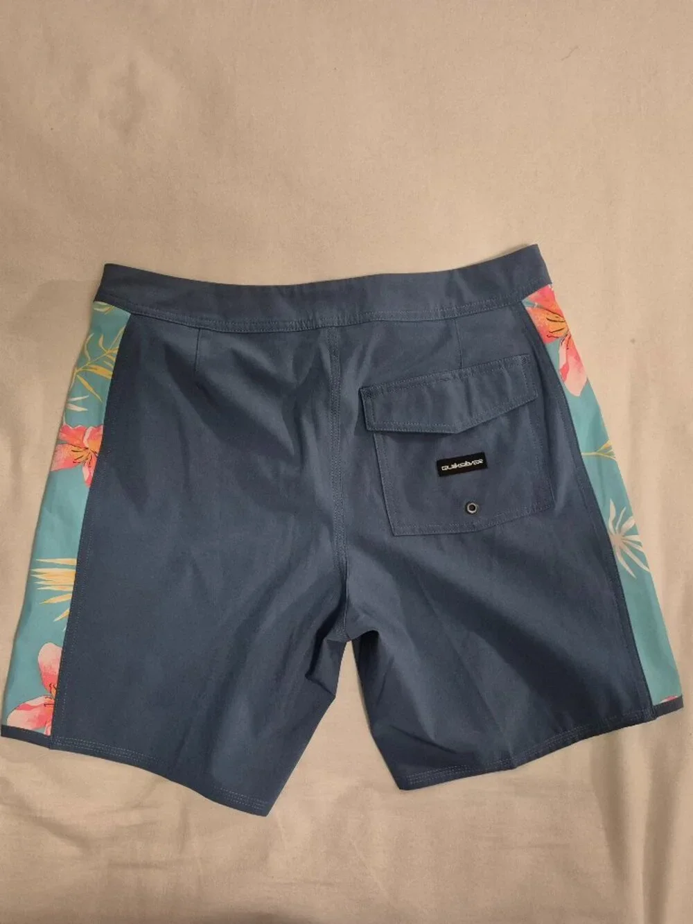 Quiksilver Board Shorts Size 31